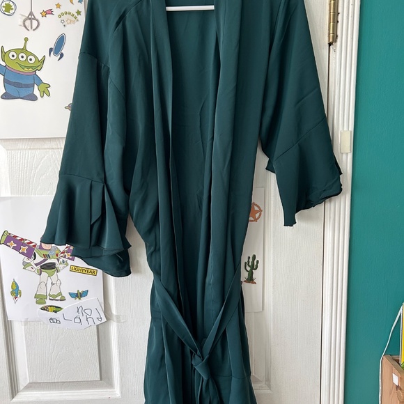 Robe - Picture 2 of 2